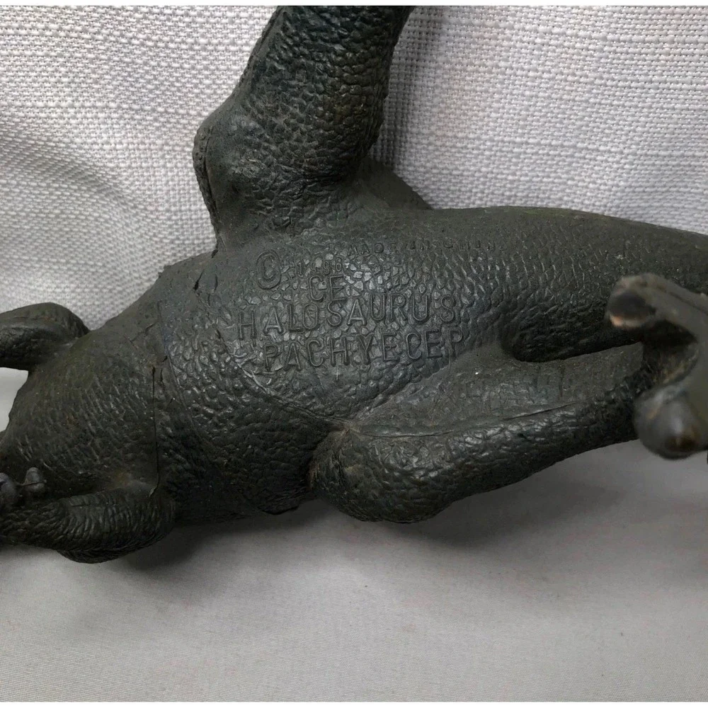 Vintage 1996 Halosaurus Pachycephalosaurus Dinosaur Figure 8.5 Inch Purple Head